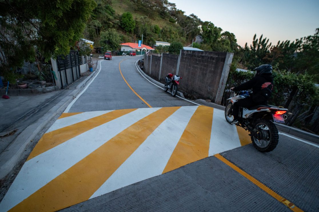 dom-mejora-el-acceso-y-la-movilidad-en-comunidades-de-varilla-negra-morazan-norte